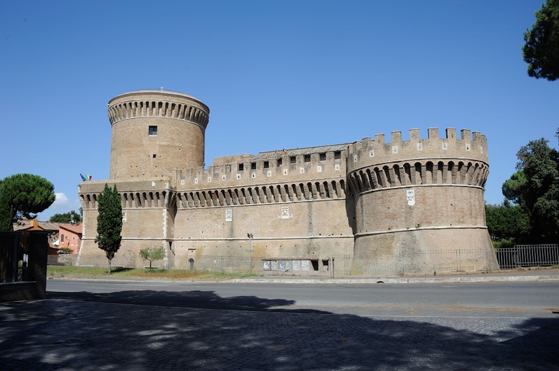 El castillo de Júlio II visto desde via dei Romagnoli
